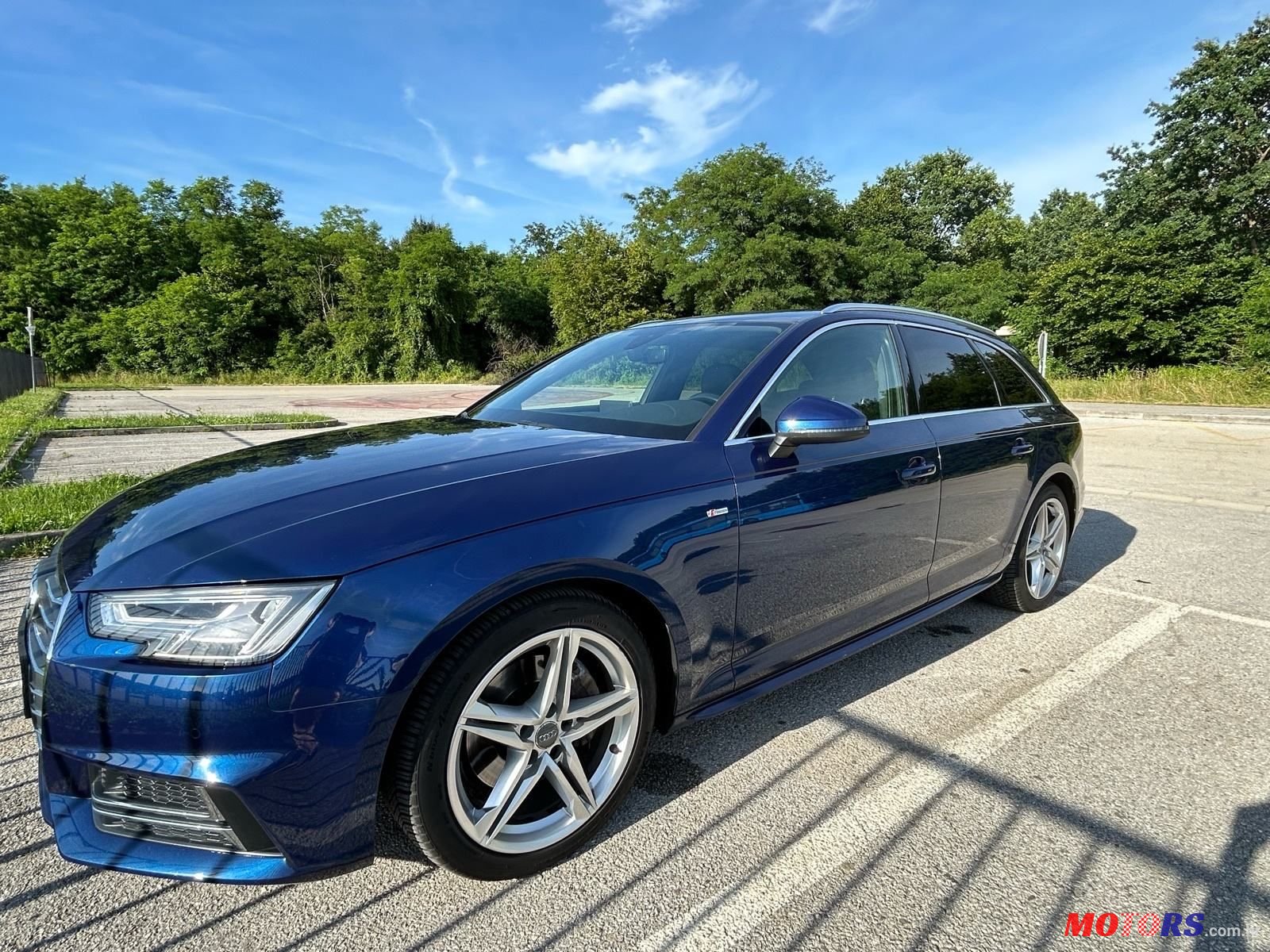 2016' Audi A4 Avant photo #1