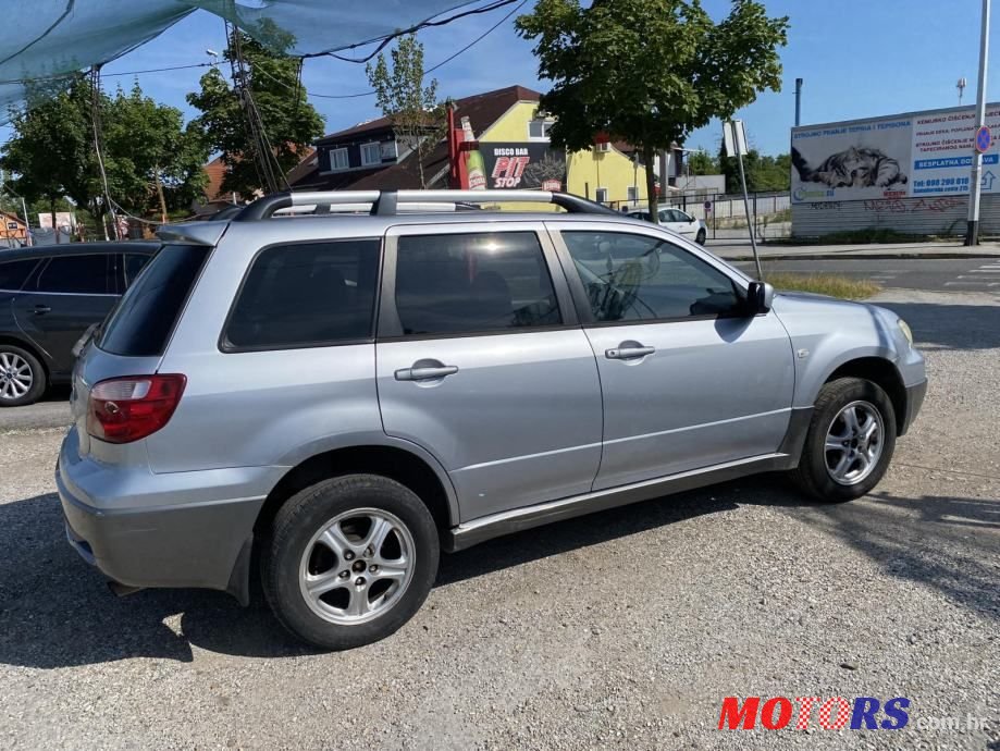 2005' Mitsubishi Outlander 2,4 photo #6