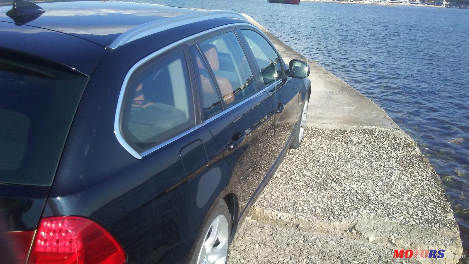 2012' BMW 3 Series Touring photo #3