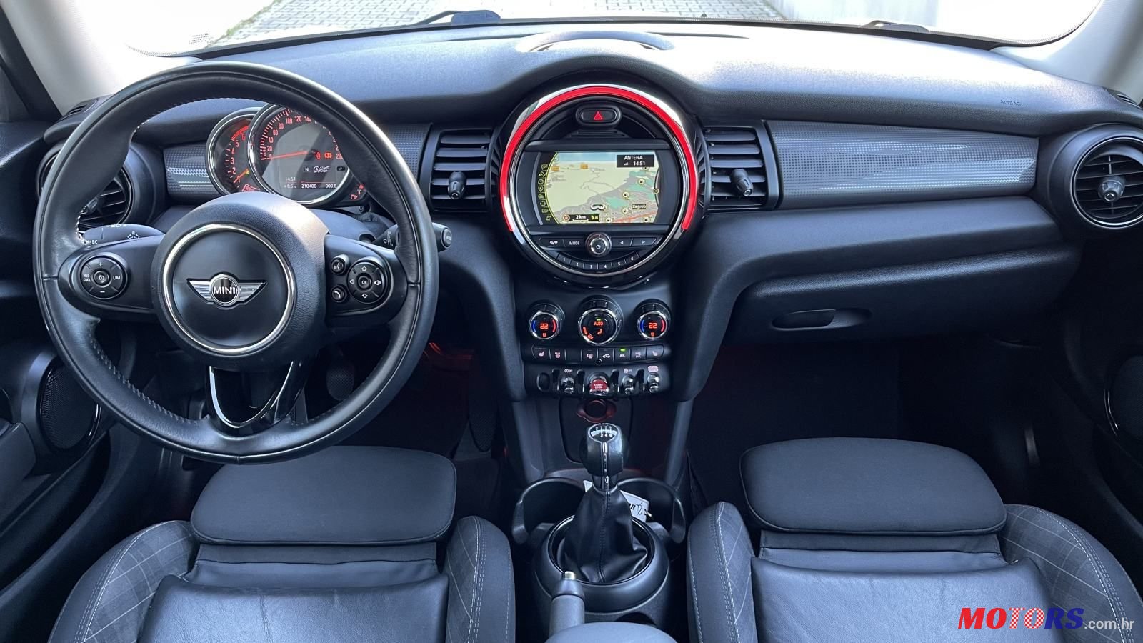 2018' MINI Cooper D photo #5