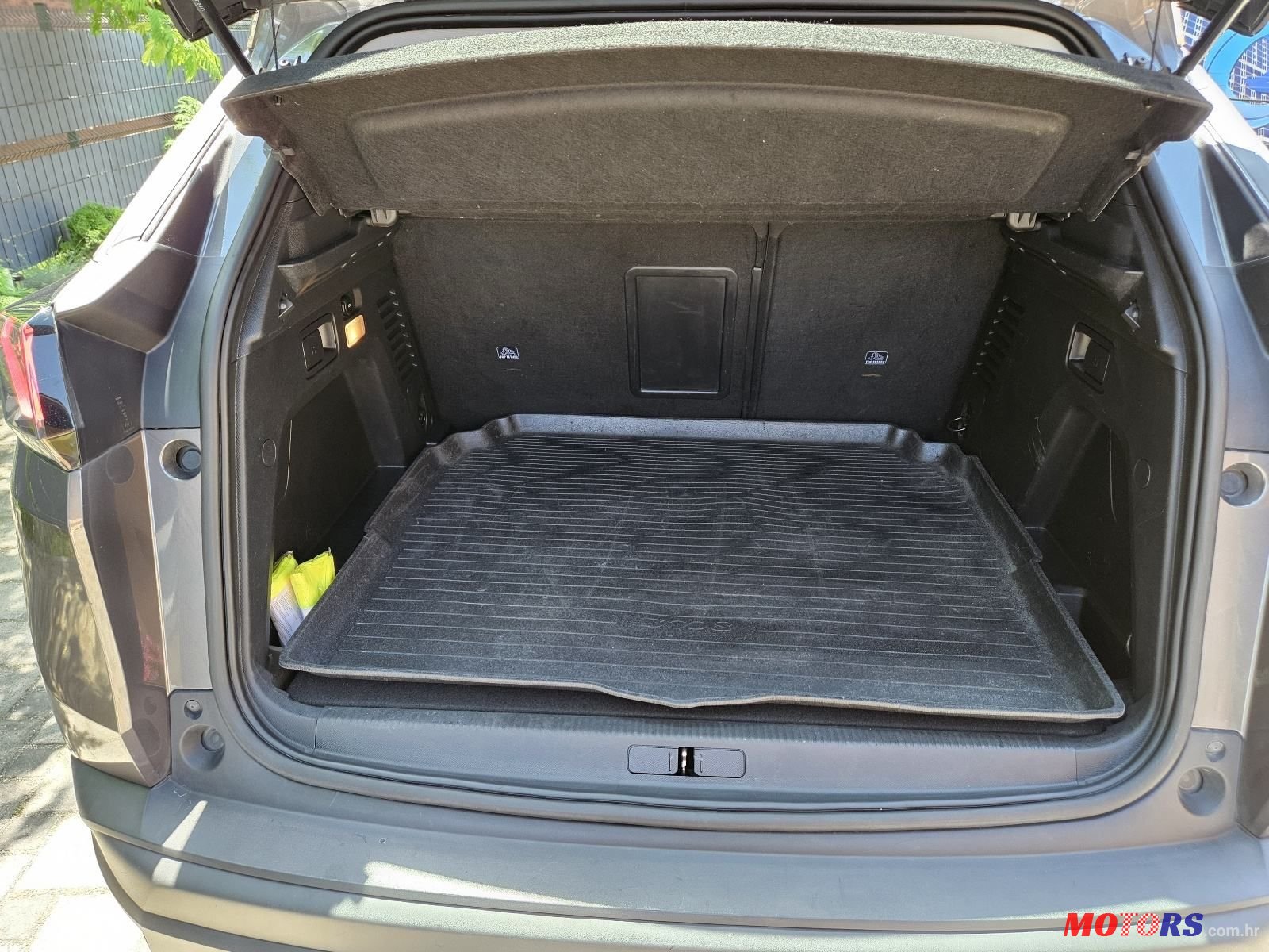 2021' Peugeot 3008 1,5 Bluehdi photo #3