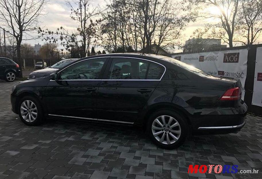 2011' Volkswagen Passat photo #2