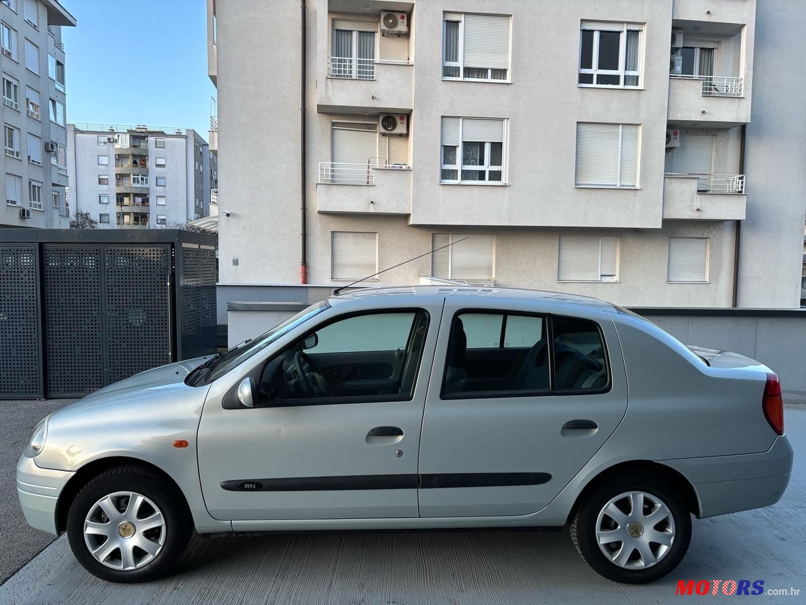 2002' Renault Thalia 1,4 photo #6