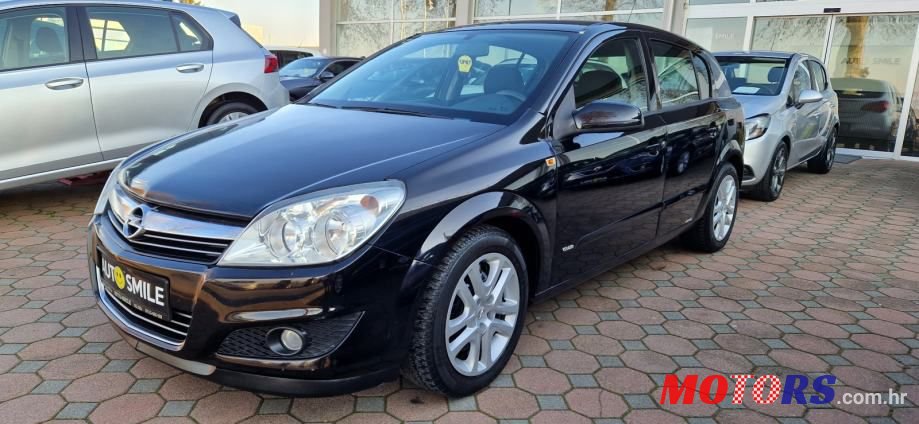 2008' Opel Astra photo #2