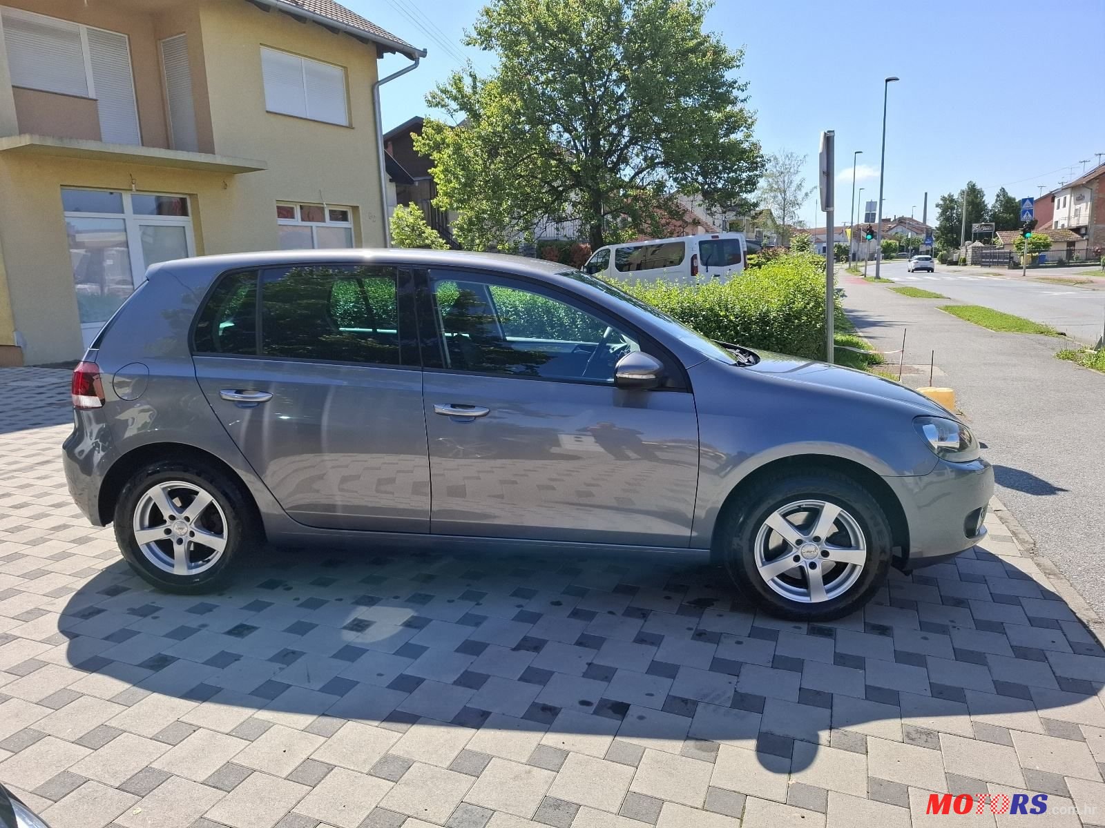 2010' Volkswagen Golf VI 1,6 Tdi photo #5