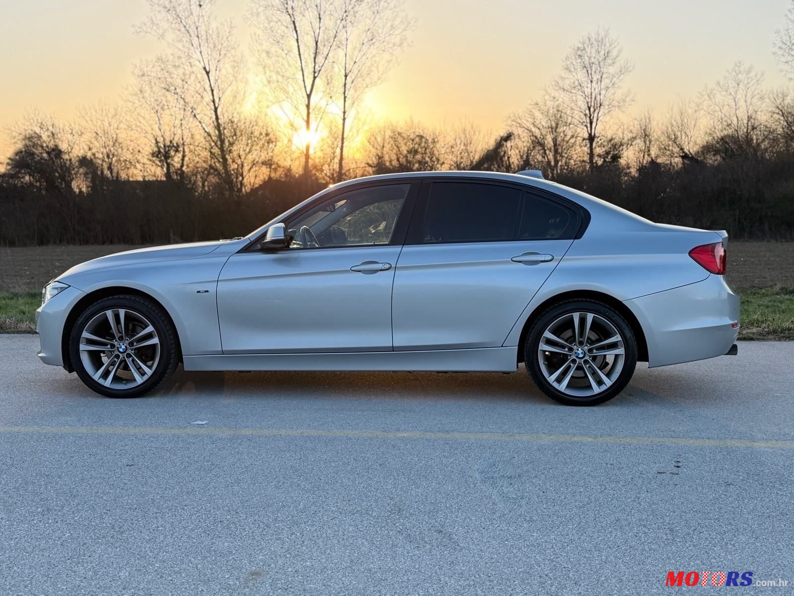2015' BMW Serija 3 316D photo #4