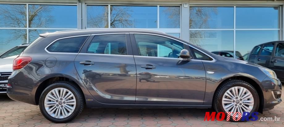 2014' Opel Astra Karavan photo #4