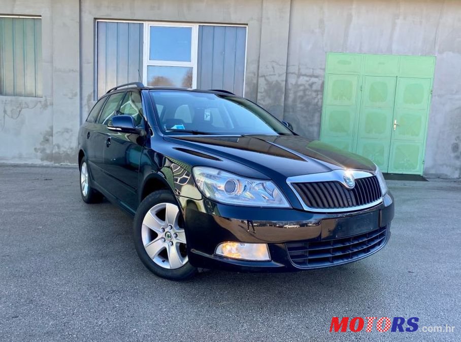2010' Skoda Octavia Combi 1,6 Tdi photo #1