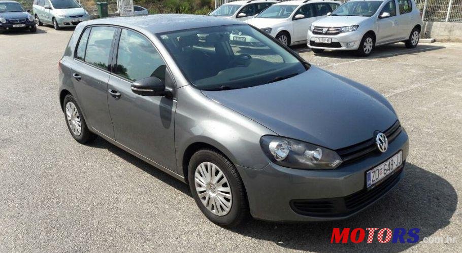 2010' Volkswagen Golf VI 1,6 Tdi photo #2