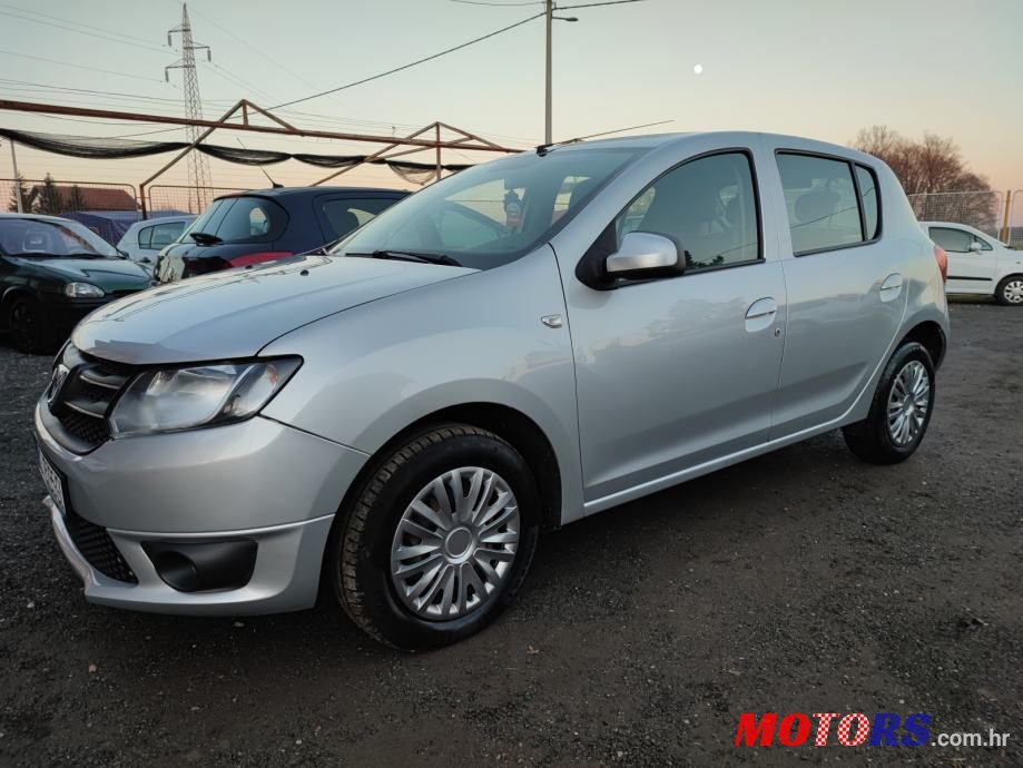2014' Dacia Sandero photo #1