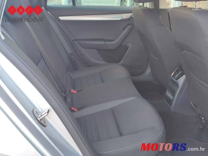 2019' Skoda Octavia Combi 2.0 Tdi Dsg photo #6