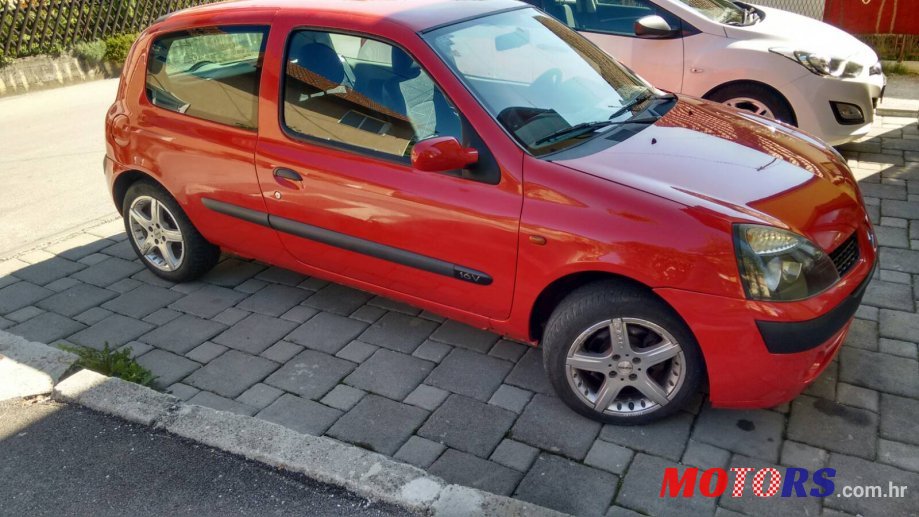 2002' Renault Clio photo #1