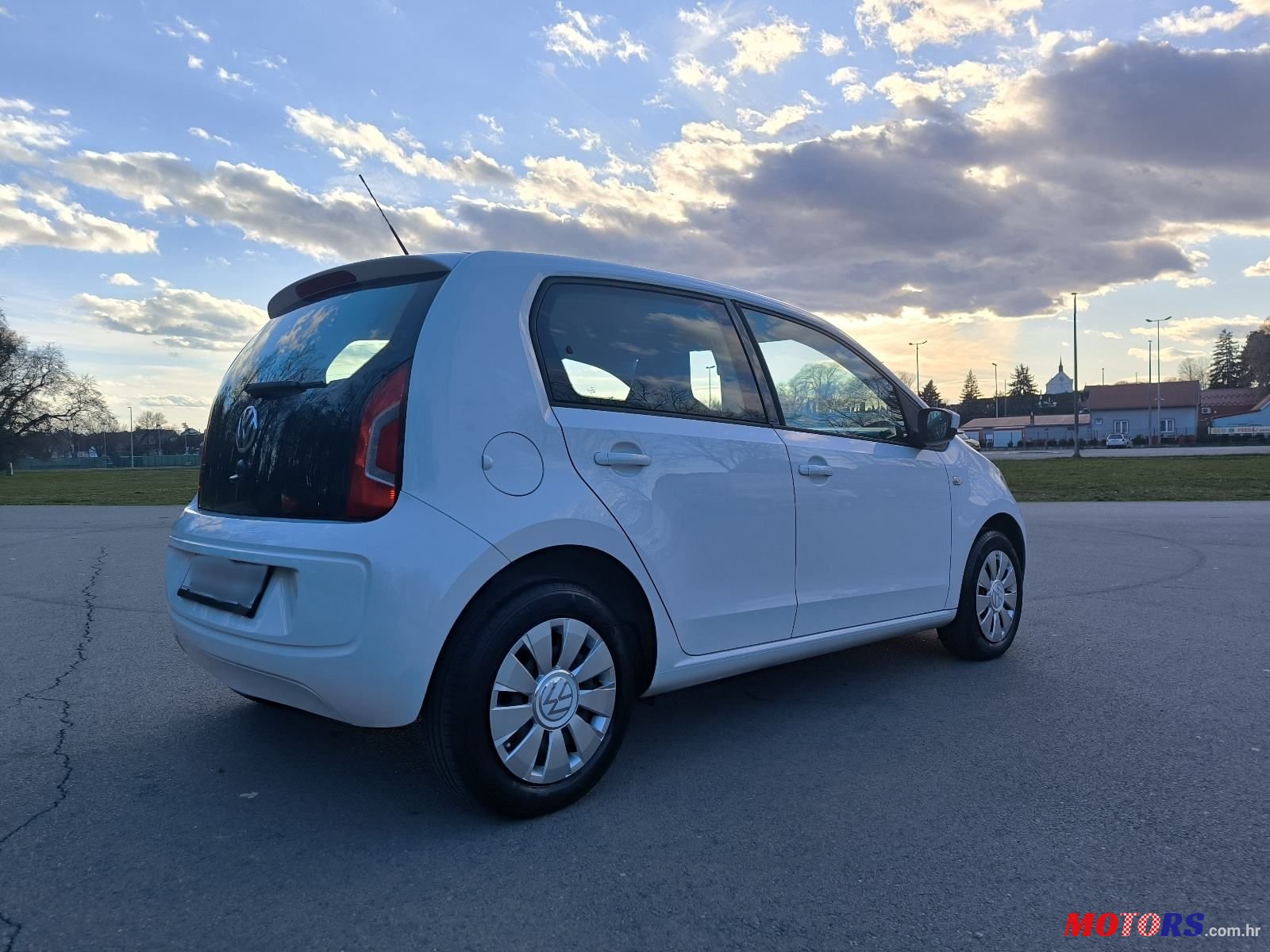 2014' Volkswagen Up! 1,0 Up! photo #4