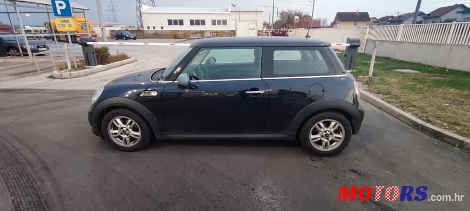 2013' MINI Cooper D photo #2