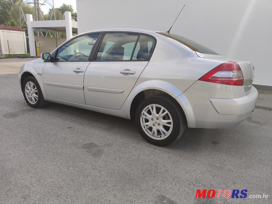 2010' Renault Megane photo #4