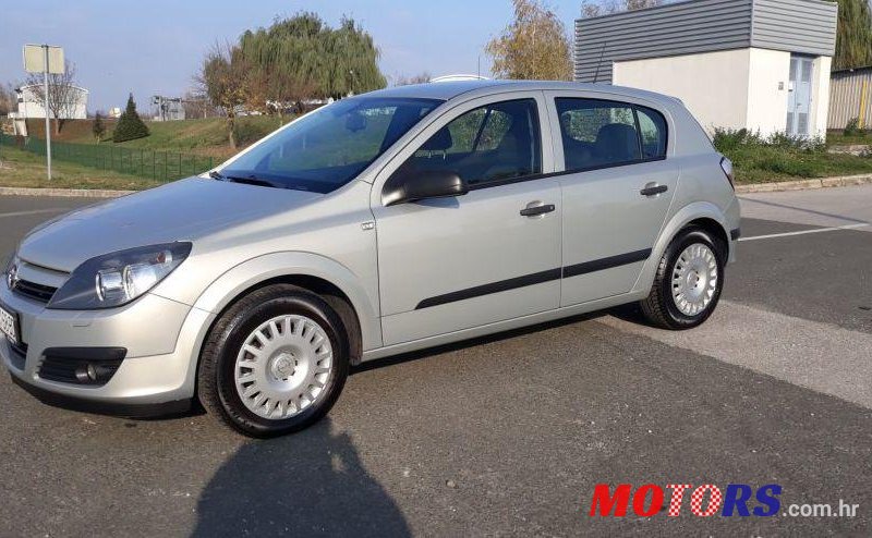 2005' Opel Astra 1,4 16V photo #1