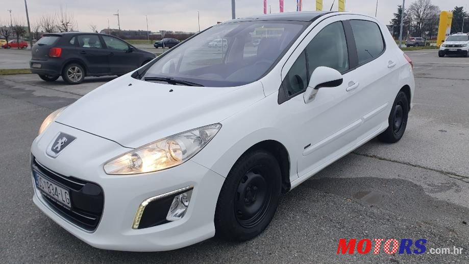 2012' Peugeot 308 photo #3