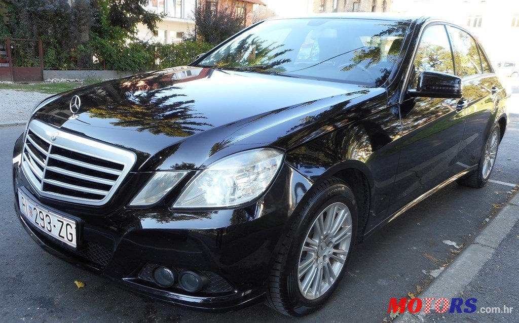 2010' Mercedes-Benz 200E CDI photo #2