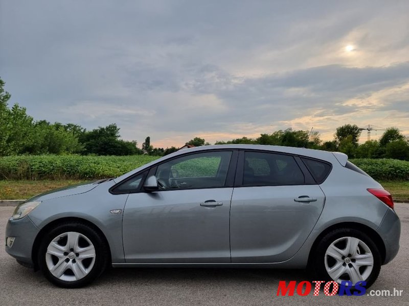 2011' Opel Astra 1,3 Cdti photo #2