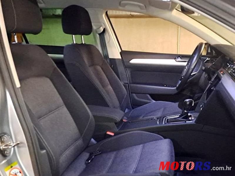 2018' Volkswagen Passat Variant photo #3