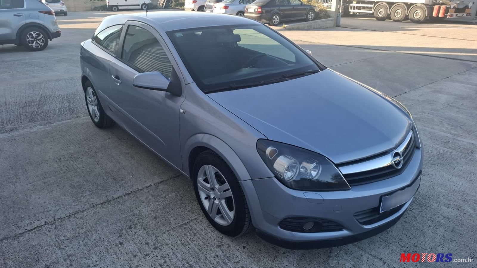 2006' Opel Astra Coupe photo #2