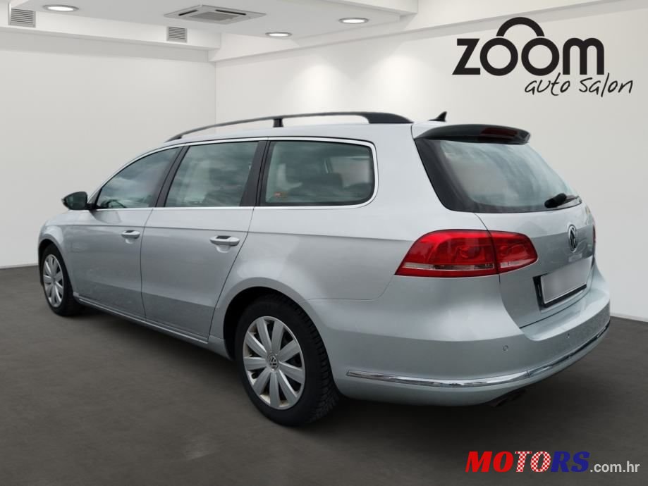 2011' Volkswagen Passat photo #4