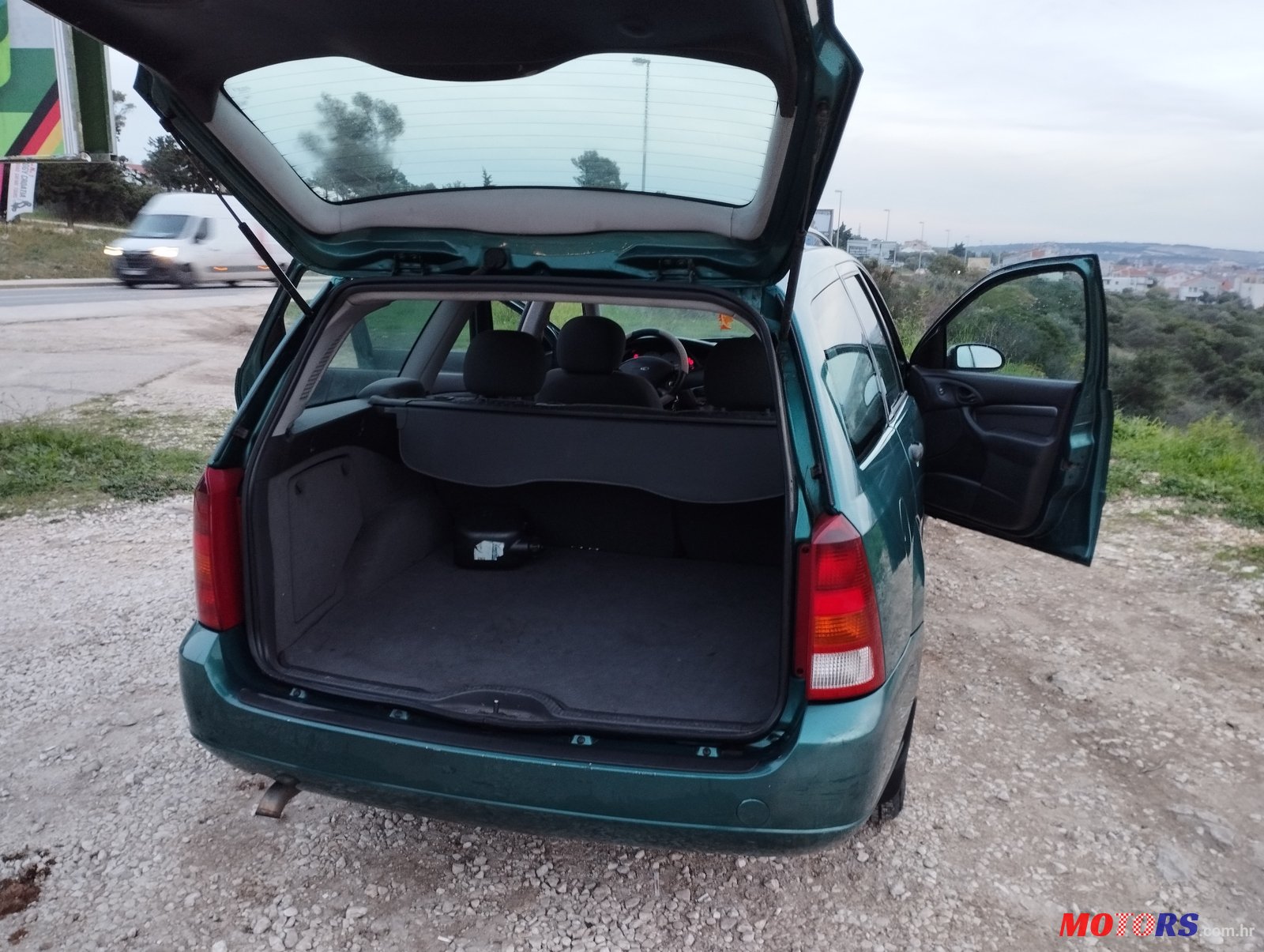 2000' Ford Focus photo #3