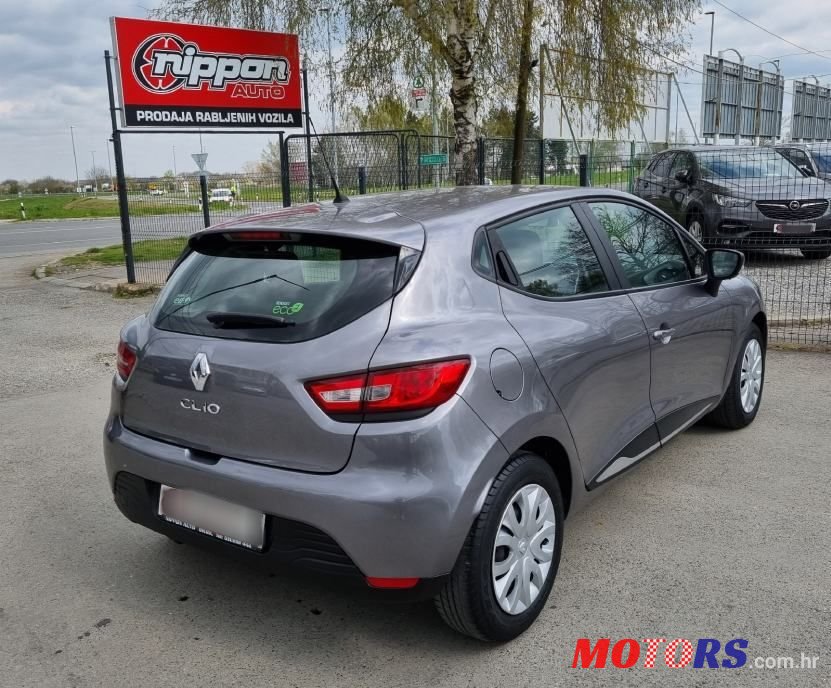 2014' Renault Clio photo #6