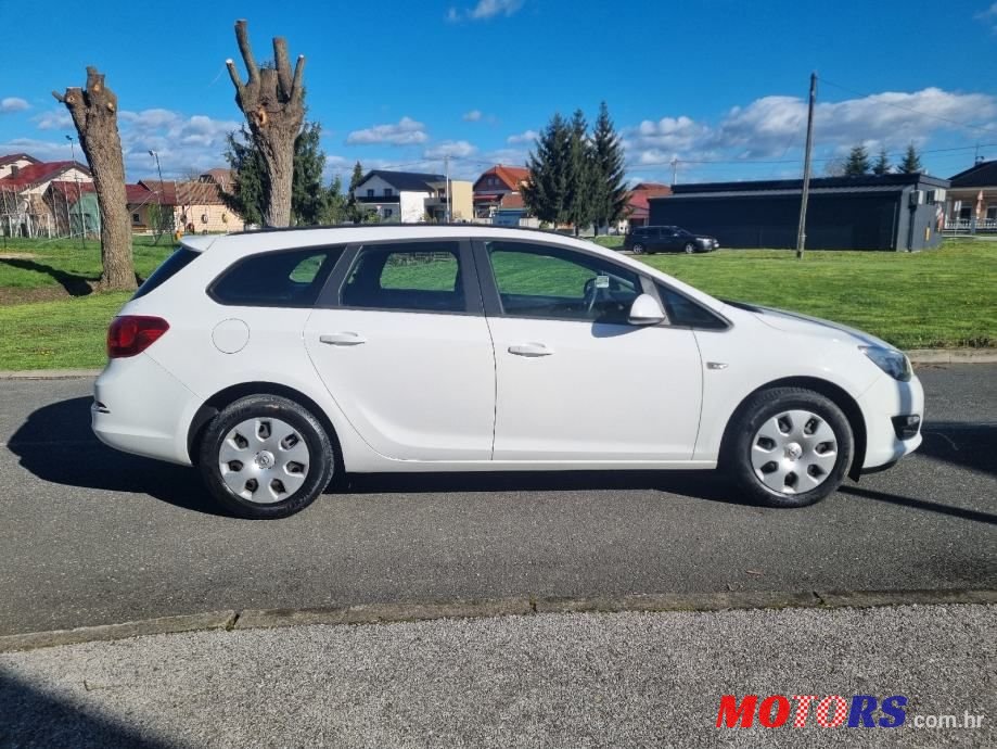 2015' Opel Astra Karavan photo #2