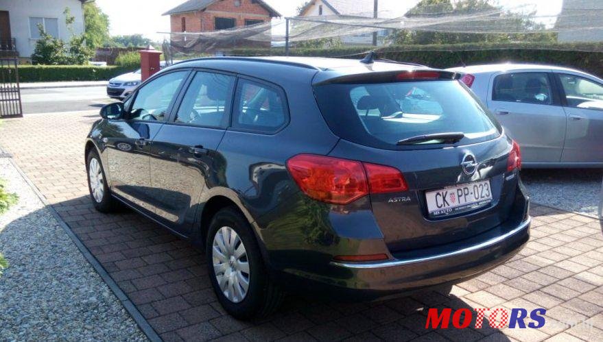 2014' Opel Astra Karavan photo #2