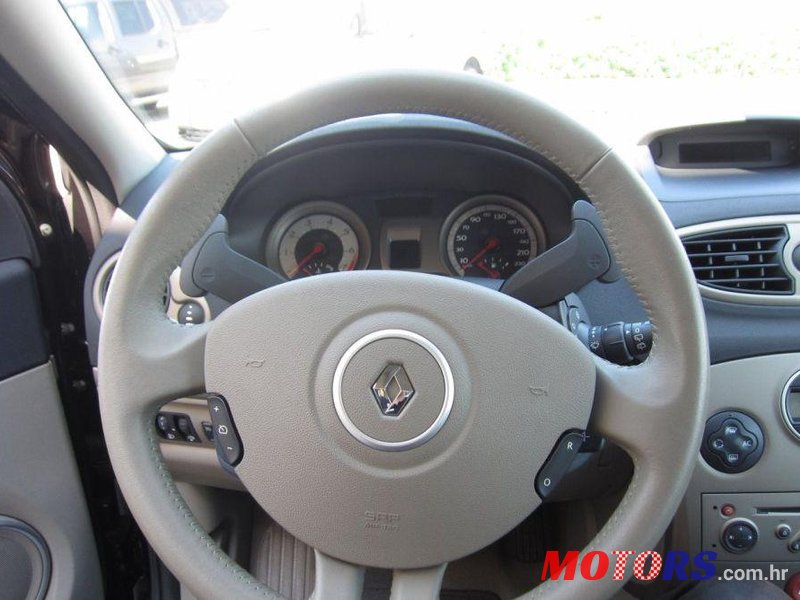 2007' Renault Clio photo #2