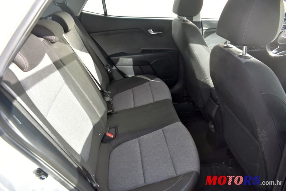 2023' Kia Stonic 1.2 Lx Urban photo #6