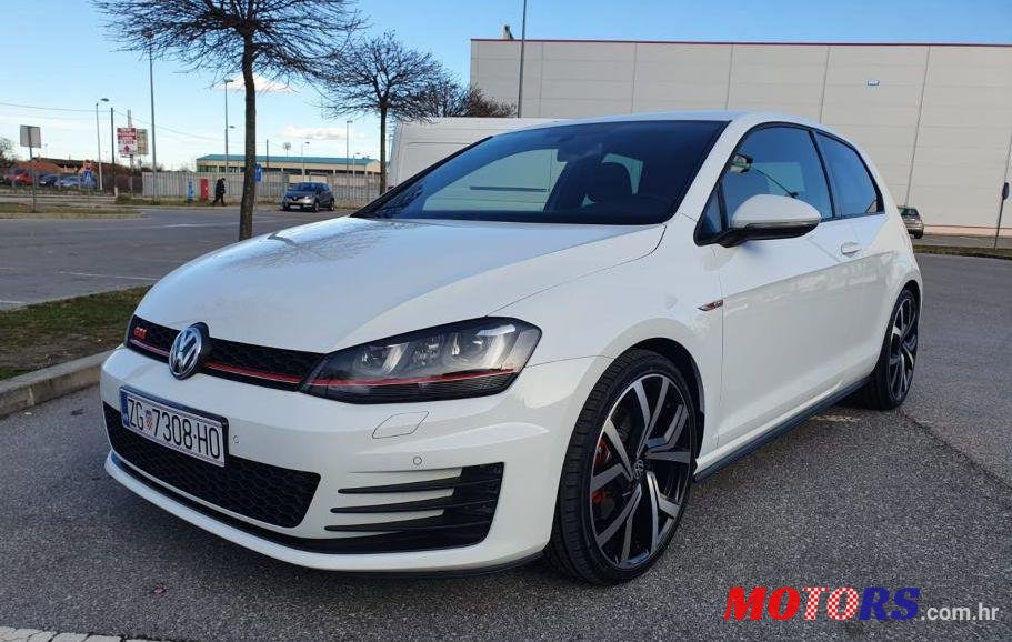 2014' Volkswagen Golf VII 2.0 Gti photo #1