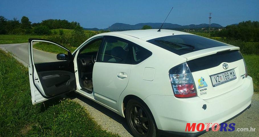 2004' Toyota Prius 1.5 Vtt-I photo #1