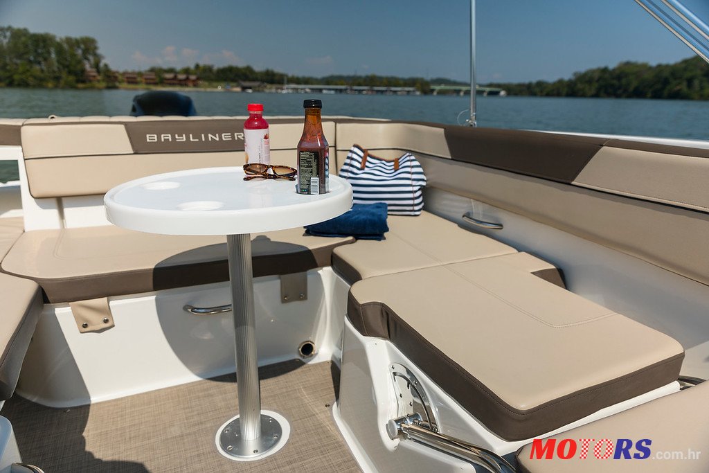 2021' Bayliner VR6 MY 2022 photo #6