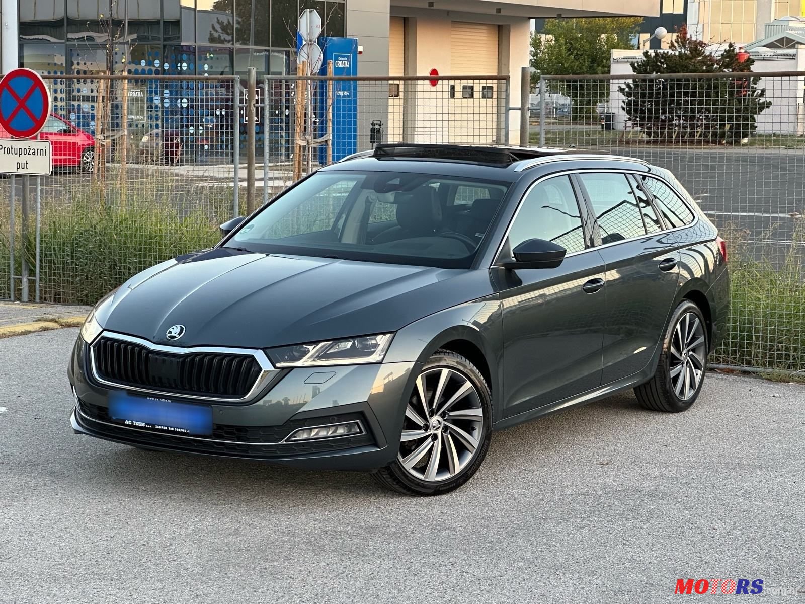 2020' Skoda Octavia Combi photo #3