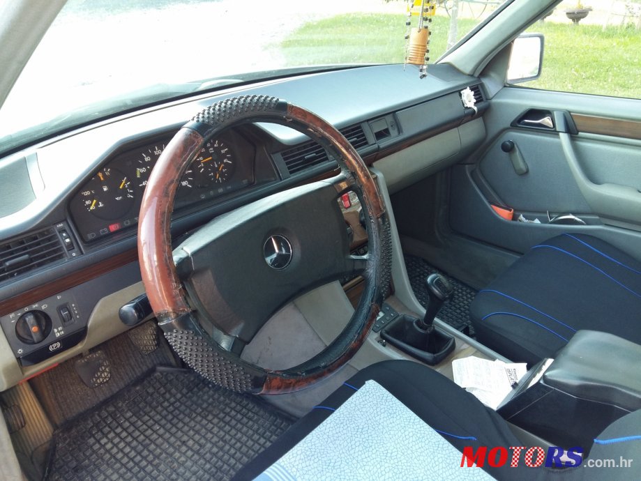 1989' Mercedes-Benz 190 200D photo #3