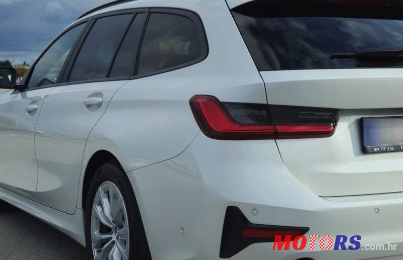 2021' BMW Serija 3 318D Touring photo #3