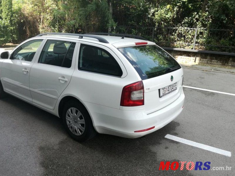 2011' Skoda Octavia Combi 1,6 Tdi photo #2