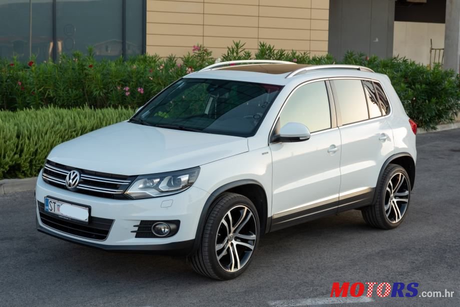 2015' Volkswagen Tiguan photo #4