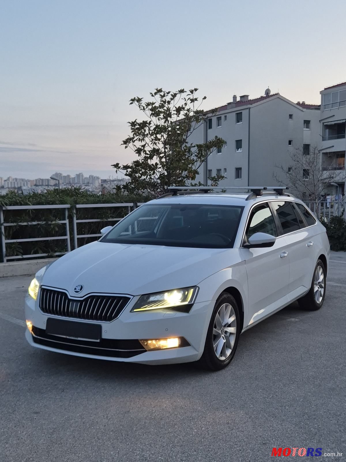 2017' Skoda Superb Combi photo #1
