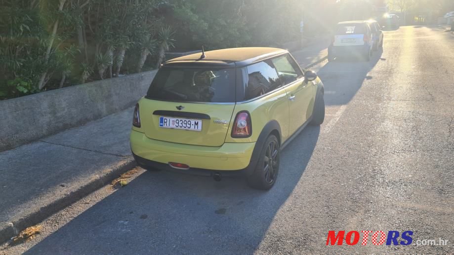 2010' MINI Cooper photo #4