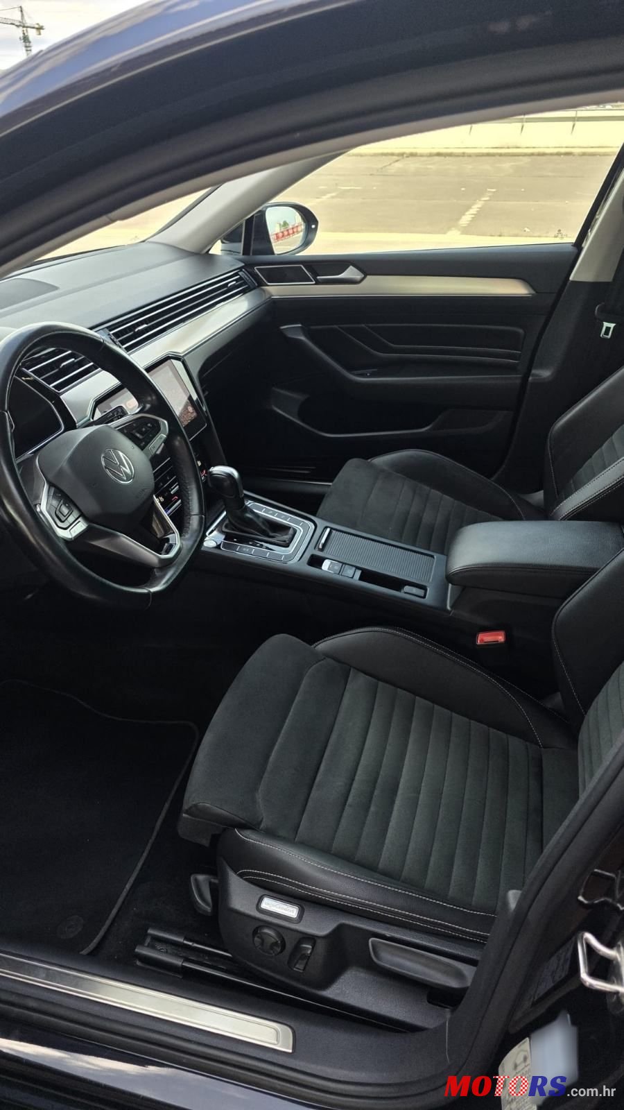 2022' Volkswagen Passat Variant photo #6