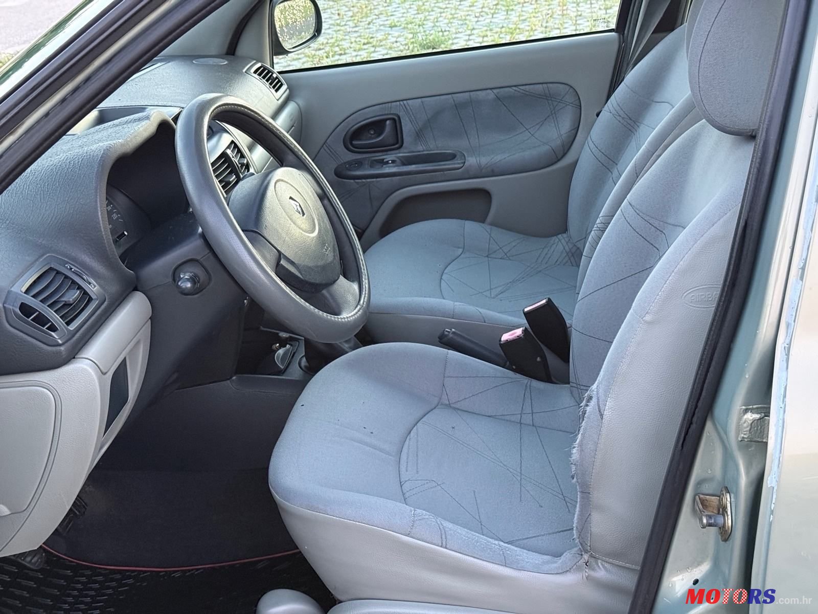 2002' Renault Clio 1,5 Dci photo #4
