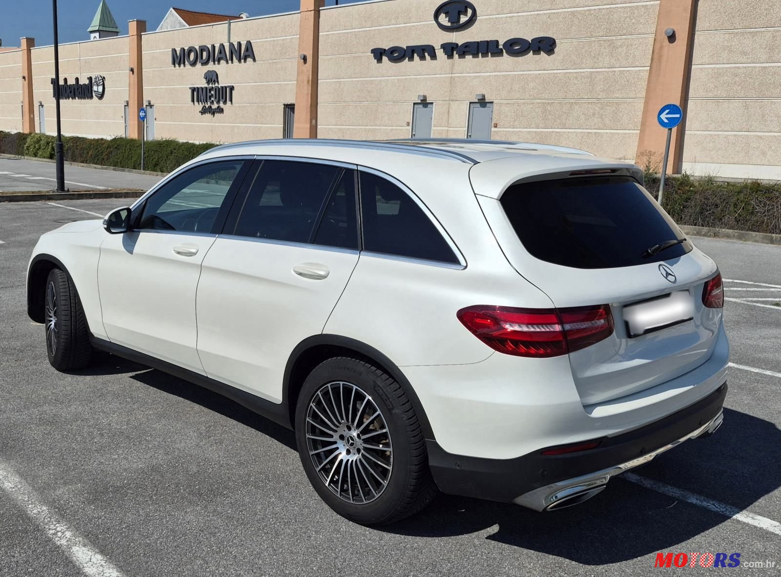 2016' Mercedes-Benz GLC 220 D photo #2