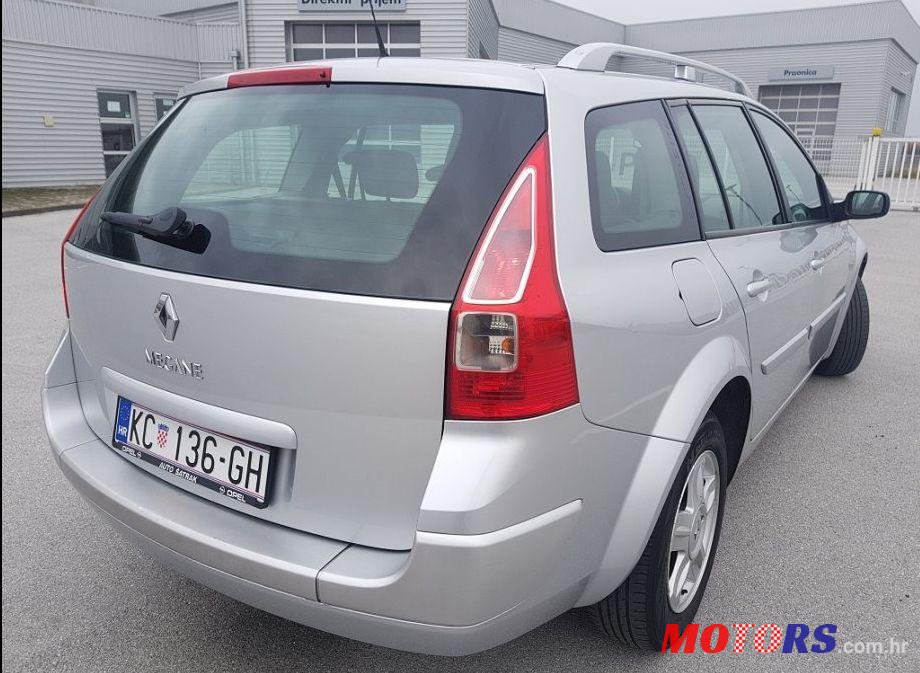 2009' Renault Megane Grandtour photo #2