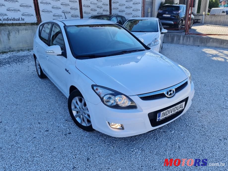 2010' Hyundai i30 1,6 Crdi photo #1