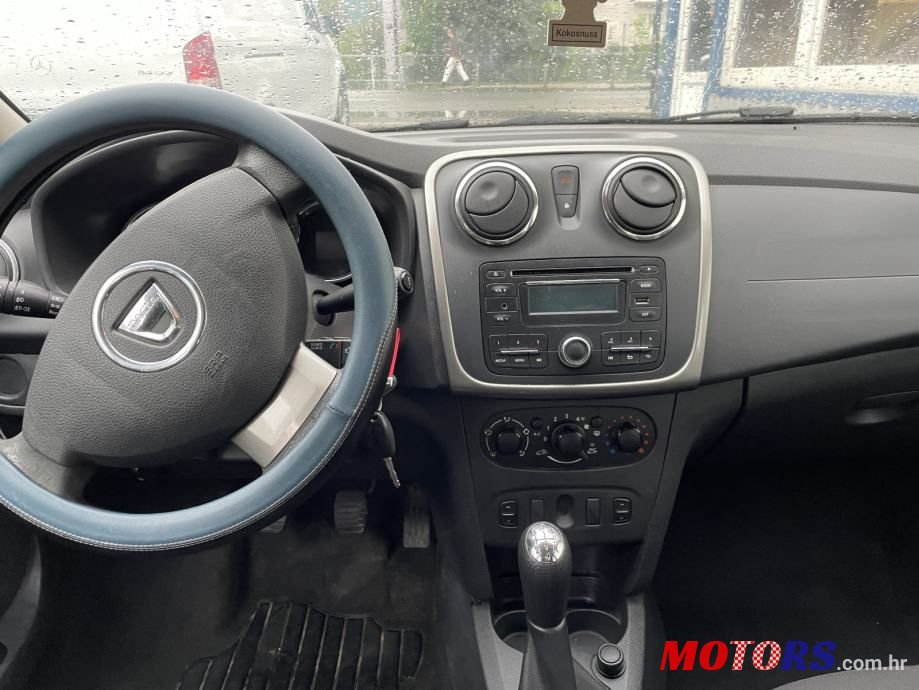 2016' Dacia Sandero photo #6