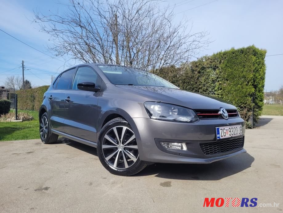 2013' Volkswagen Polo photo #1