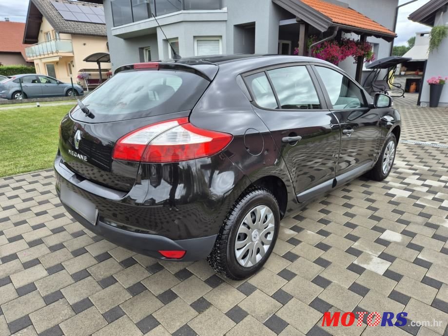 2010' Renault Megane 1.6 16V photo #4